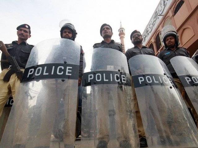 26 illegal Afghan immigrants arrested in Karachi