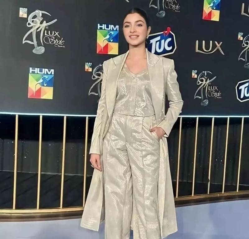 Pakistani divas shine at Lux Style Awards 2022 red carpet