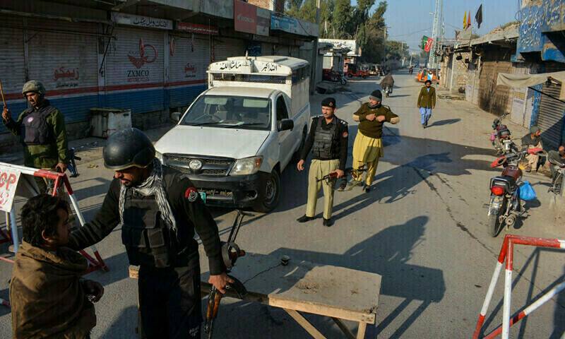 Bannu: Eight injured as terrorists attack policeman’s house