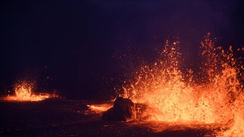 Thousands evacuate Iceland's Grindavik amid risk of volcano eruption