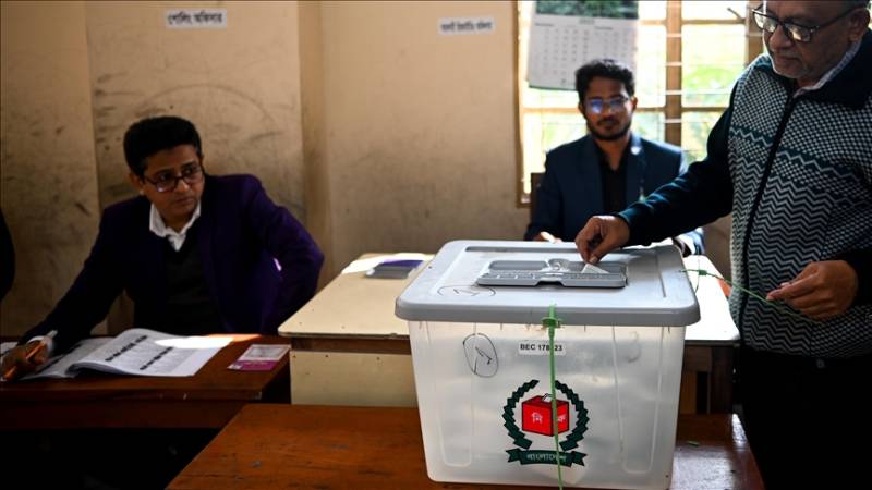 بنگلہ دیش کے انتخابات سے اپوزیشن کے دور رہنے کی وجہ سے حکمران جماعت نے بھاری اکثریت سے کامیابی حاصل کی۔