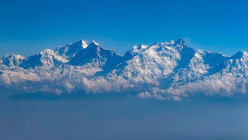 Nepal cleans tens of tons of waste in Himalayas