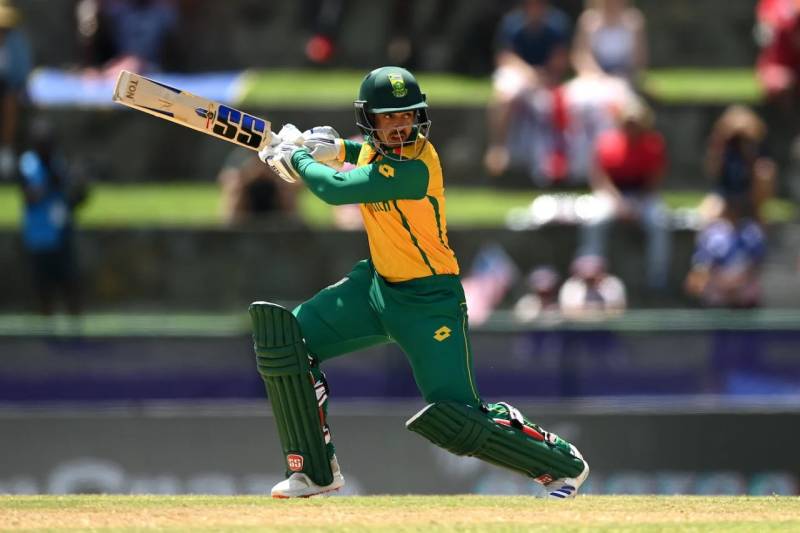 De Kock stars as South Africa edge out holders England