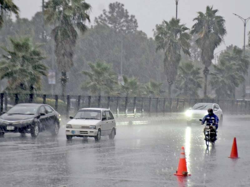 Intermittent rain and cool breeze bring relief across Pakistan