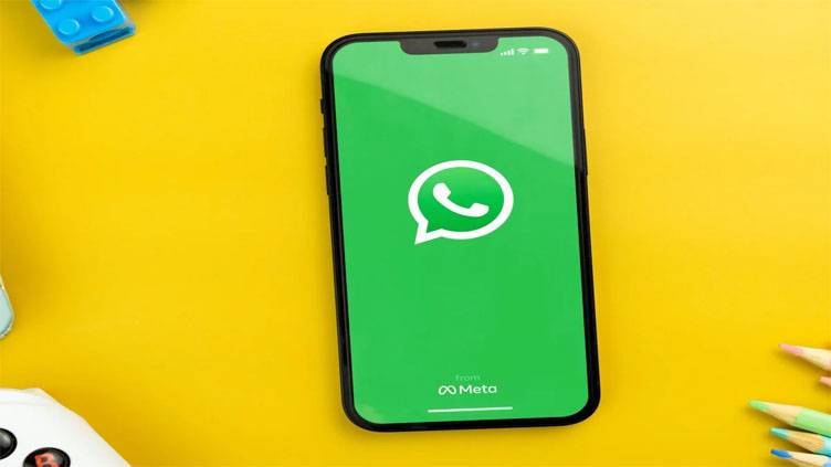 WhatsApp testing voice chat mode and GIPHY sticker search