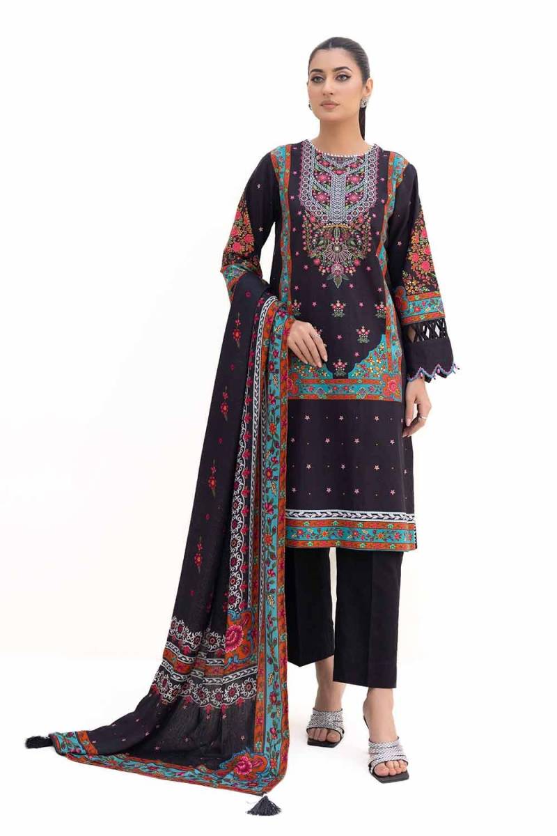 Ethnic Elegance: Traditional Designs in GulAhmed’s Winter Collection