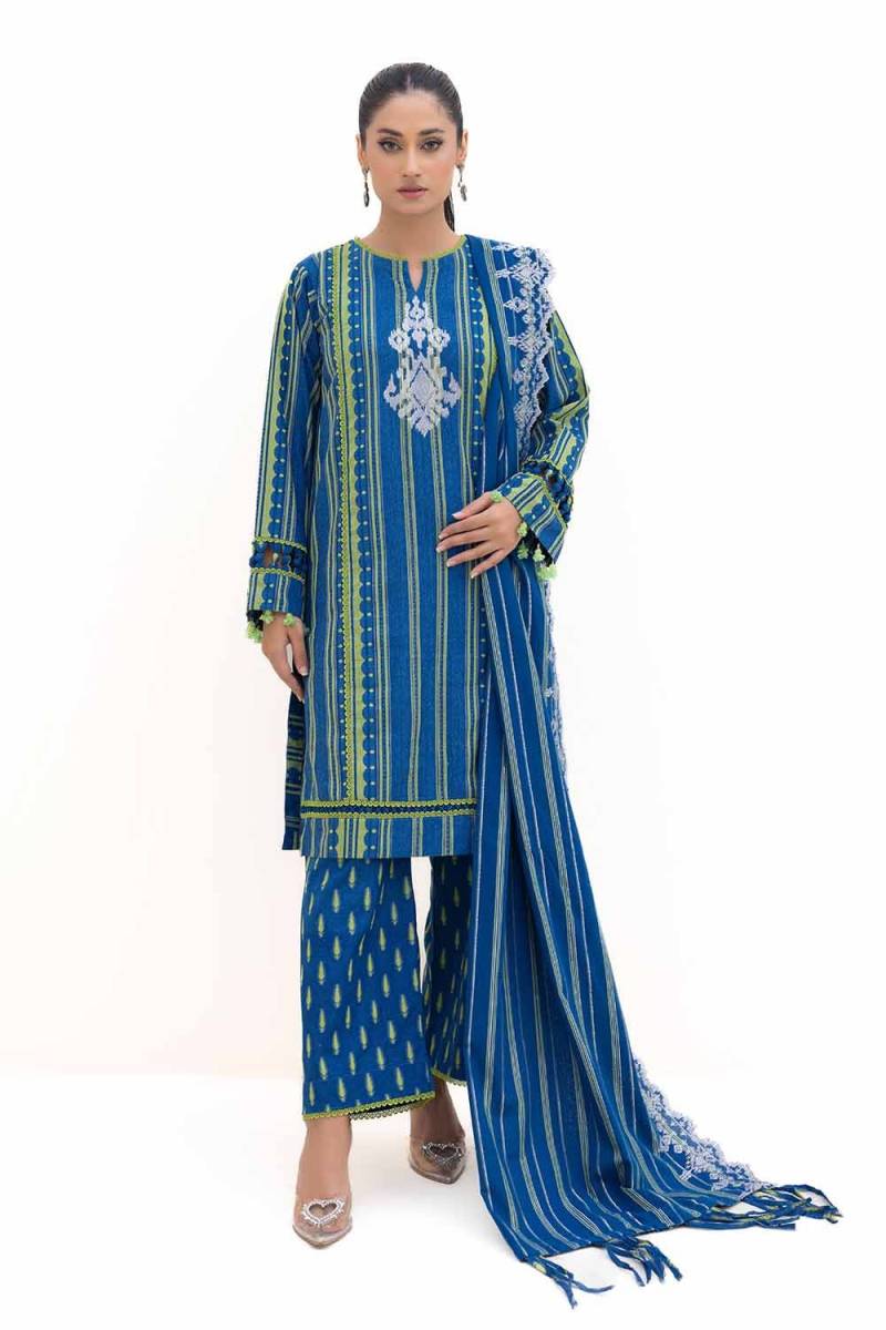 Ethnic Elegance: Traditional Designs in GulAhmed’s Winter Collection