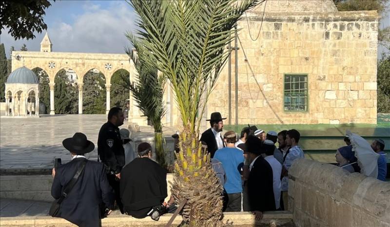 Nearly 1,400 illegal Israeli settlers storm Jerusalem’s Al-Aqsa Mosque to celebrate Sukkot