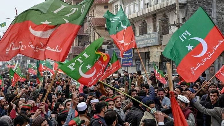 Police arrest citizen for waving American flag at PTI rally in Swabi