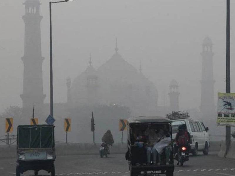 Polluted winds from India worsen smog crisis in Lahore, AQI hits hazardous levels