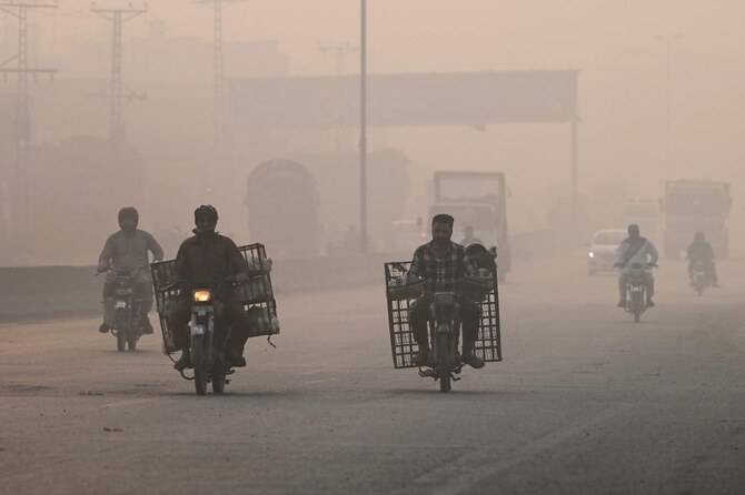 Lahore smog crisis worsens, over 15,000 infections reported in a day