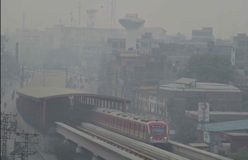 Lahore tops global pollution rankings as smog worsens, AQI reaches hazardous levels