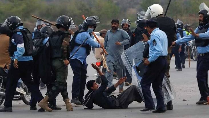 Police arrest PTI leaders and workers ahead of Islamabad protest