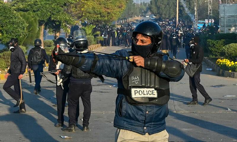 Bushra Bibi leads PTI protest at D-Chowk despite ongoing police shelling