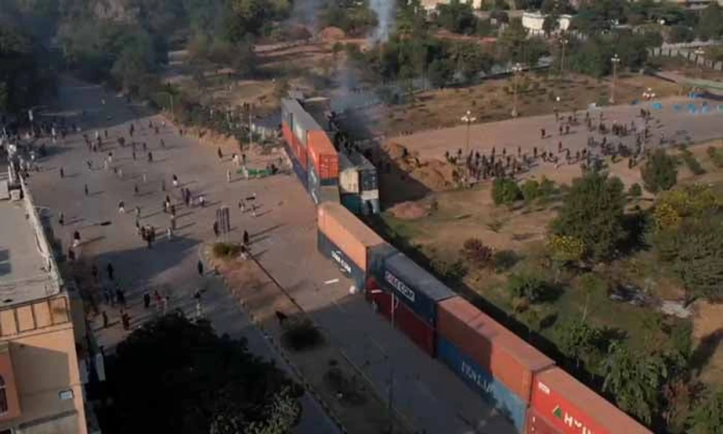 PTI protesters clash with security forces at D-Chowk