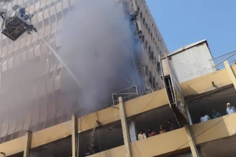 Massive fire erupts at Rimpa Plaza in Karachi