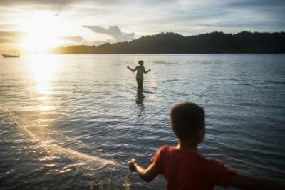 Dynamite Fishing Drugs Threaten Myanmar S Sea Gypsies