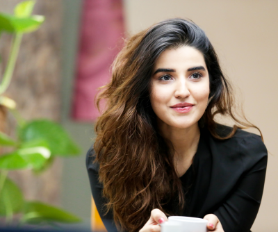 Hareem Farooq shuts down cyber bullies pointing out their 'hypocrisy'