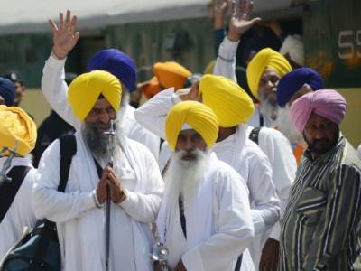 Sikh Pilgrims Arrive In Pakistan For Guru Nanaks Birth - 