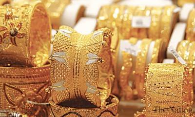 Gold prices decline by Rs250 per tola