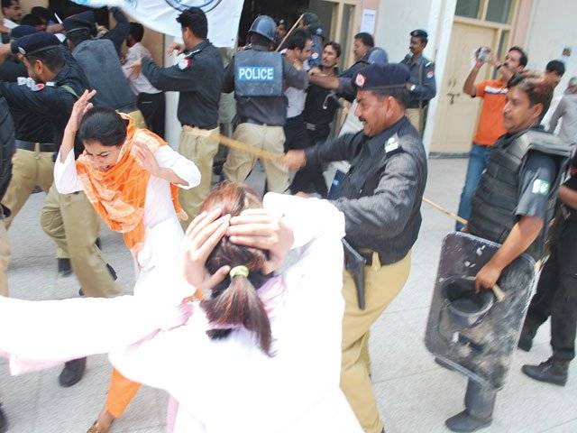 Police baton charge, snatch veils of protesting medical students