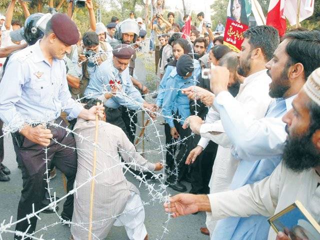 Police resort to baton-charge on protesters