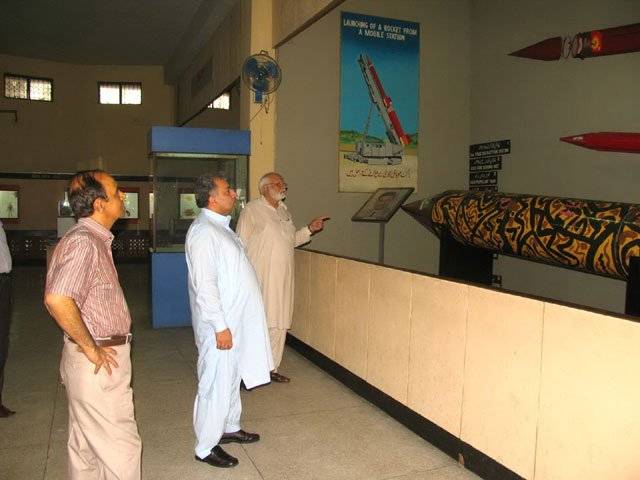 AIOU VC visits Technology Museum