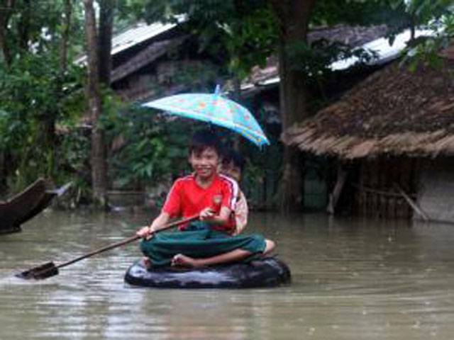 Thousands flee Myanmar floods