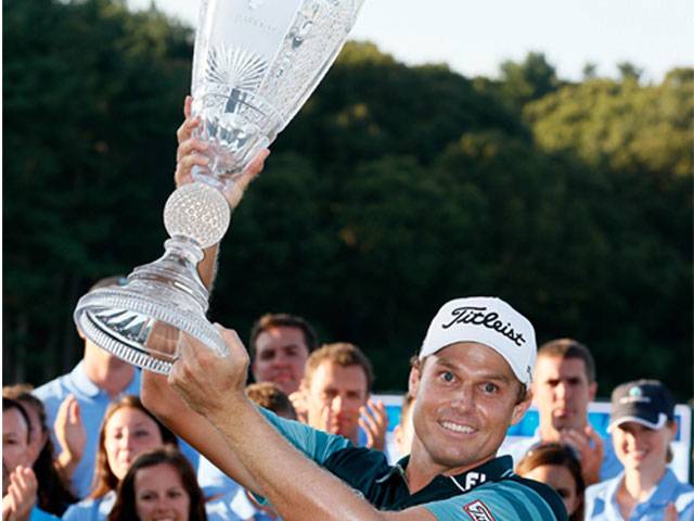 Watney storms from behind to win Barclays