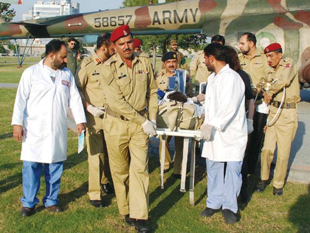 Hurt saviour of girls airlifted to Pindi