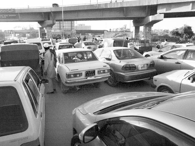 Peshawar traffic jammed for security protocols