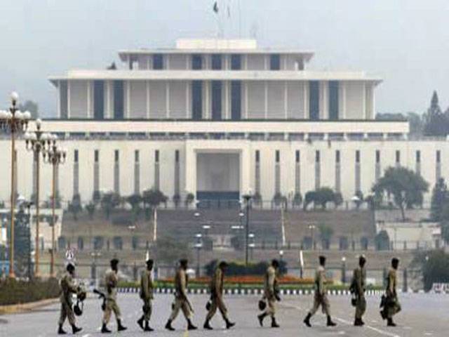 Soldiers patrol Islamabad