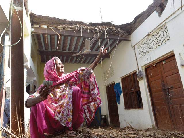 Thousands flee Indian firing at Sialkot border