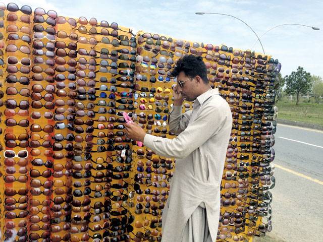 Spring sets sunglasses stalls