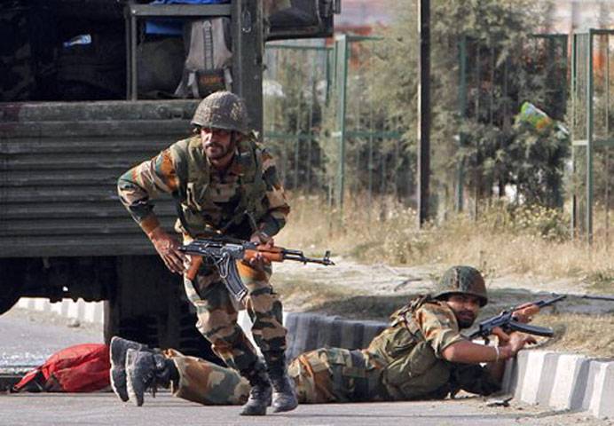 Gunmen kill two Indian cops in IHK