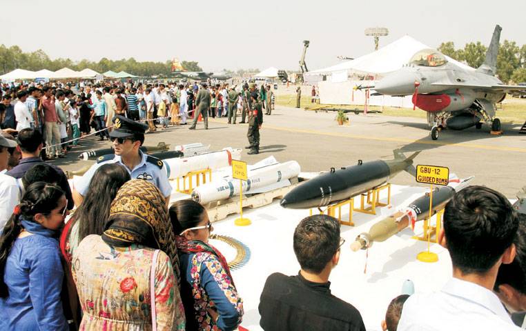 Military equipment exhibitions pull crowd