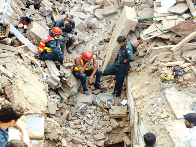 Police dig in building blasts 