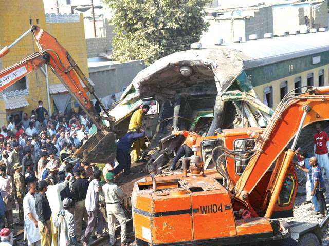 22 dead in Karachi trains collision