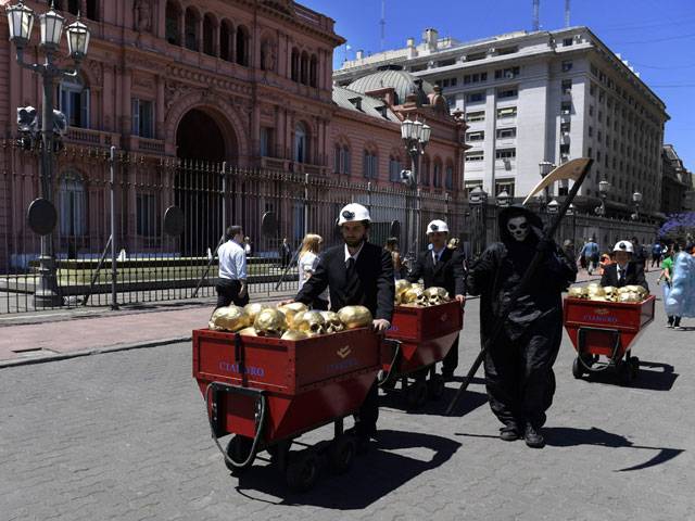 Barrick Gold Corporation members protest in Buenos Aires