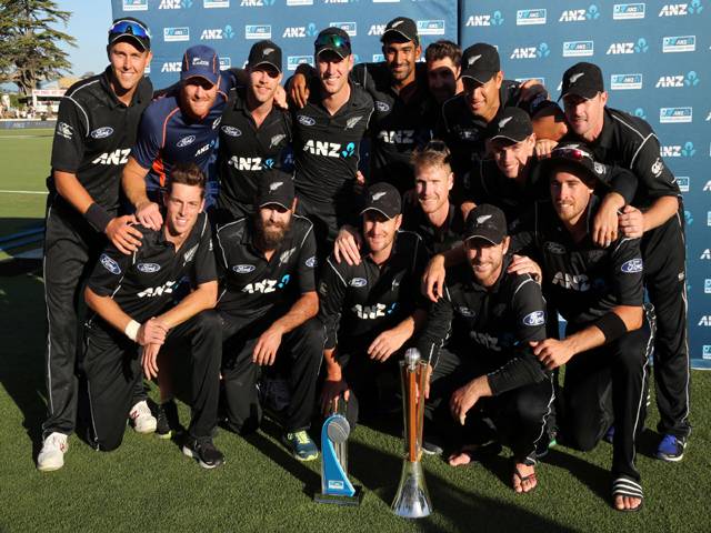 Boult knocks Aussies for six as Kiwis take series