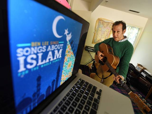 In age of Trump, an indie rocker explains Islam