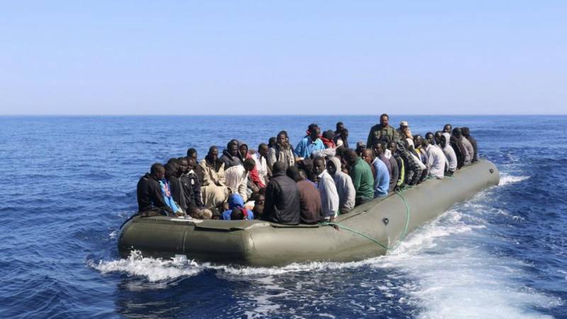 Nearly 100 migrants feared missing after boat sinks off Libya