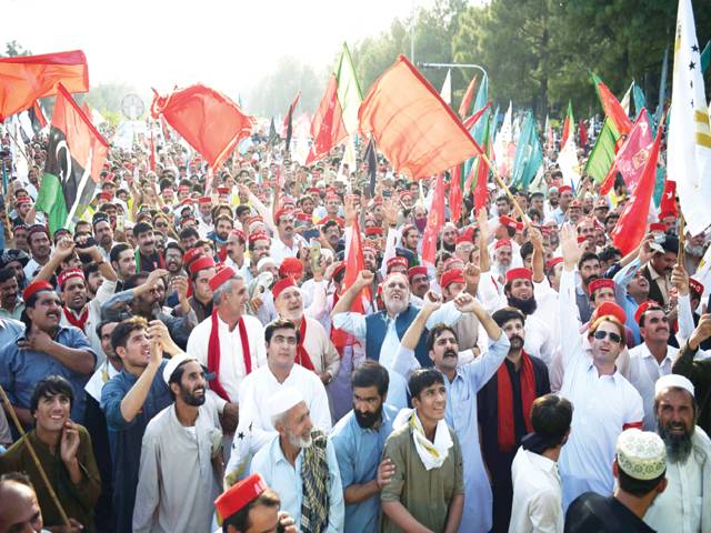 Tribesmen demanding Fata-KP merger clash with police