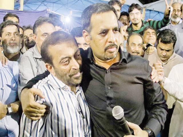 MQM, PSP forge alliance amid protest