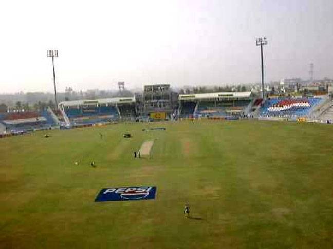 Talat clinches thriller for Lahore Blues; Faisalabad dominate Karachi