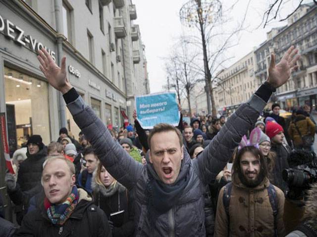 Navalny freed after thousands rally against Putin 