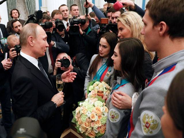 russian-president-speaks-with-skaters1-1519870372-6558.jpg
