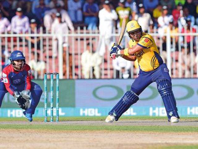 Peshawar stop Karachi to remain in race