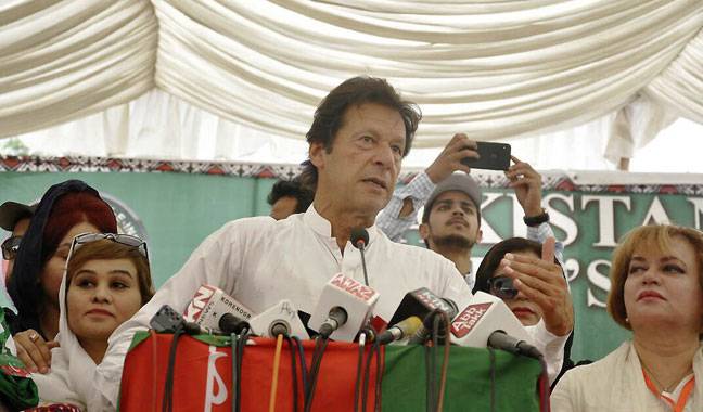 Zardari mafia sucking blood of Sindhis: Imran