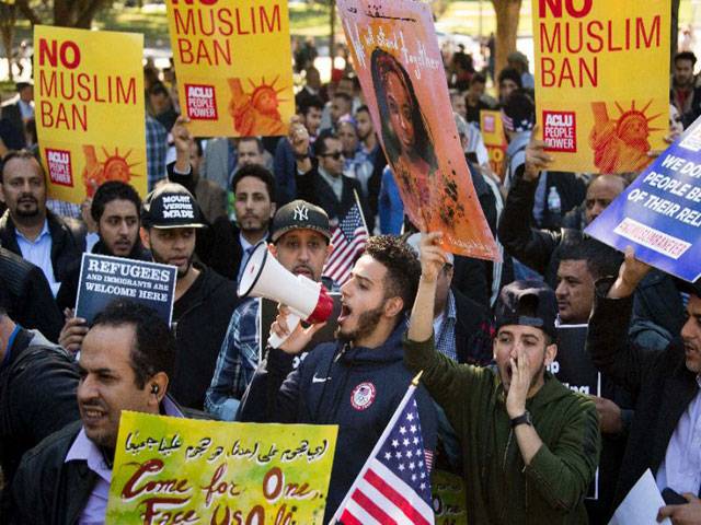 US court reviews Trump’s power to block Muslim immigrants